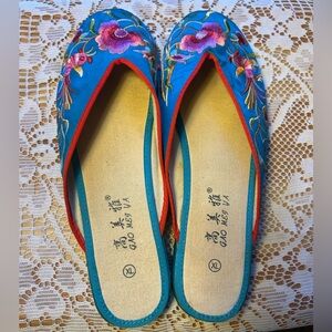 3/$30✨💙Women's Blue Embroidered Chinese Slippers💙8 Narrow